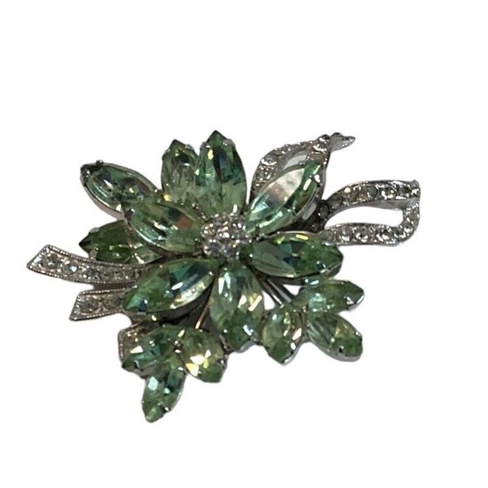Vtg WEISS Clear Lt Green Prong Set Crystal BROOCH Sparkly Flower Spray 2” Classy - Picture 2 of 10